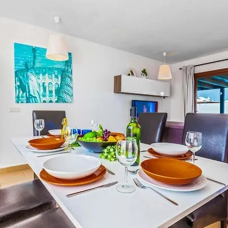 Playa Blanca Sleeps 6 Pool Air Con Wifi * Playa Blanca (Lanzarote)