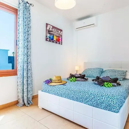 Playa Blanca Sleeps 6 Pool Air Con Wifi Villa Playa Blanca (Lanzarote)