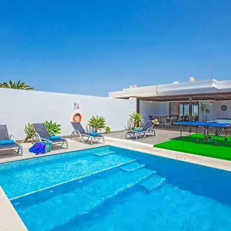 Playa Blanca Sleeps 6 Pool Air Con Wifi