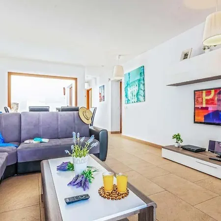 Playa Blanca Sleeps 6 Pool Air Con Wifi